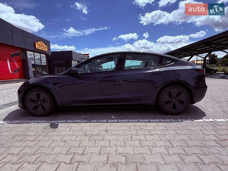 Седан Tesla Model 3 2022 в Львові
