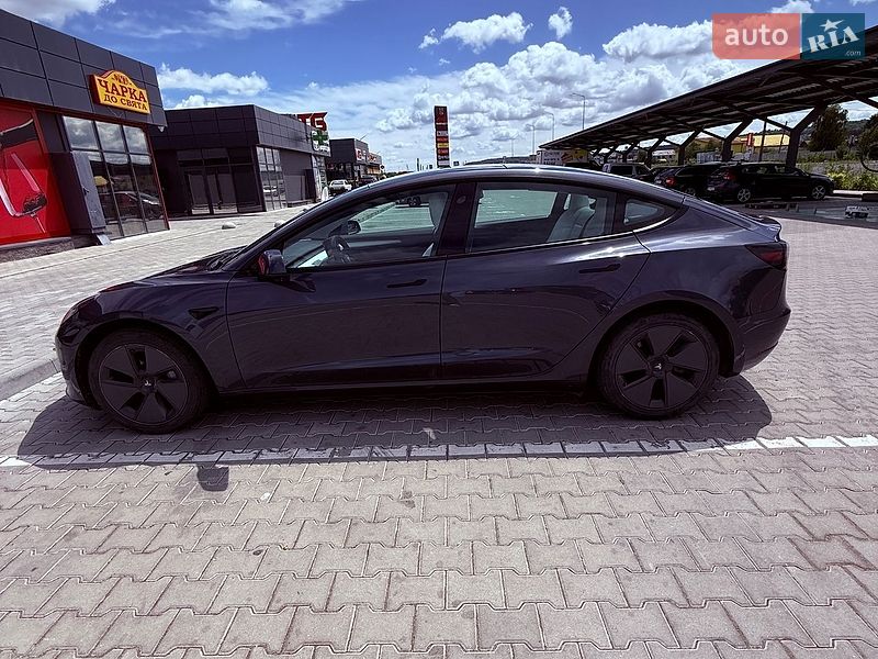 Седан Tesla Model 3 2022 в Львові