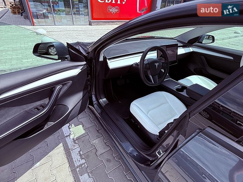 Седан Tesla Model 3 2022 в Львові