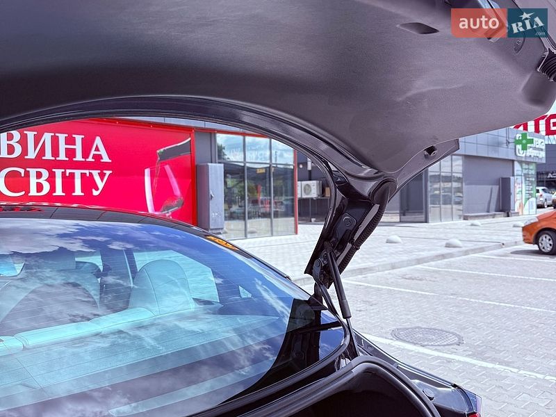 Седан Tesla Model 3 2022 в Львові