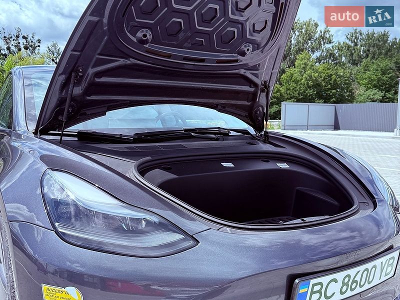 Седан Tesla Model 3 2022 в Львові