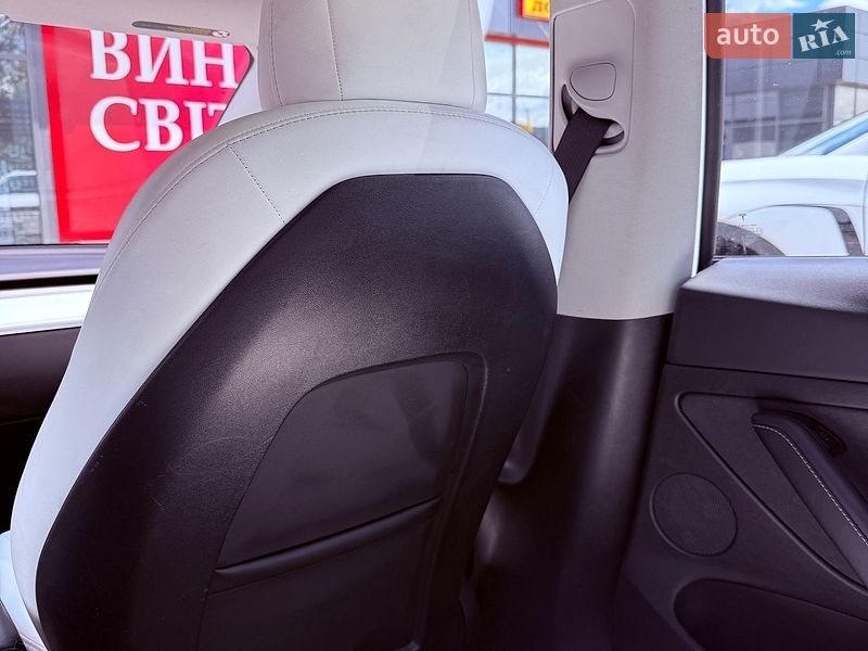 Седан Tesla Model 3 2022 в Львові