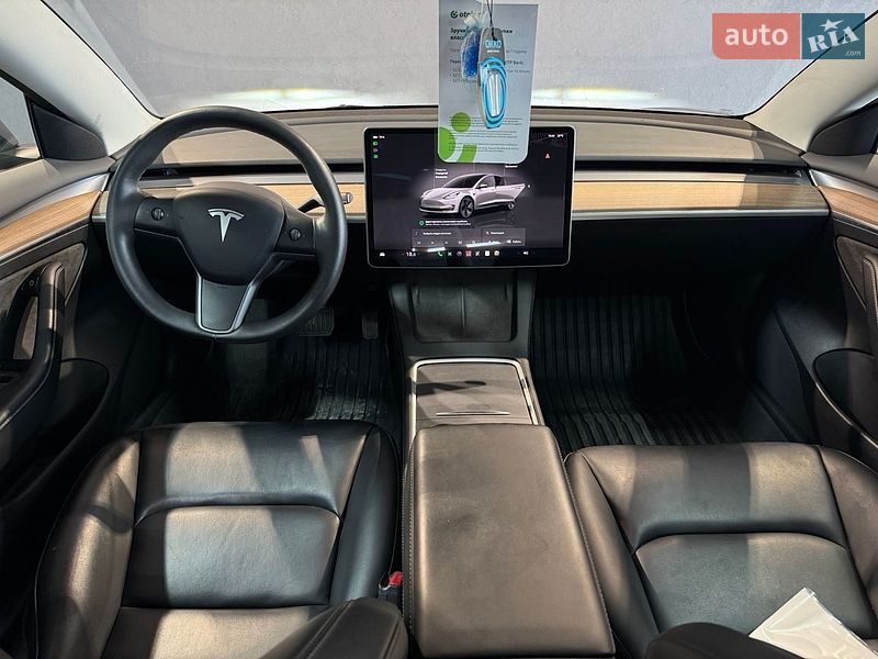 Седан Tesla Model 3 2023 в Одессе