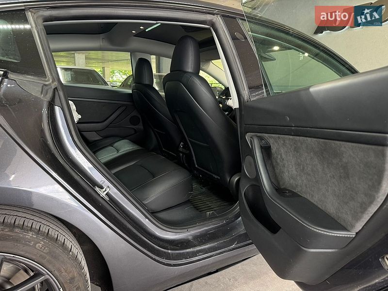 Седан Tesla Model 3 2023 в Одессе