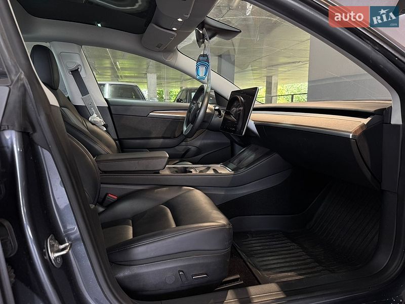 Седан Tesla Model 3 2023 в Одессе