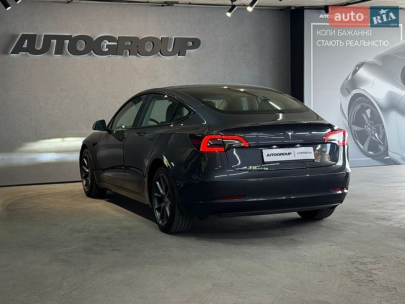 Седан Tesla Model 3 2023 в Одессе