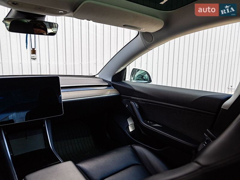 Седан Tesla Model 3 2019 в Києві