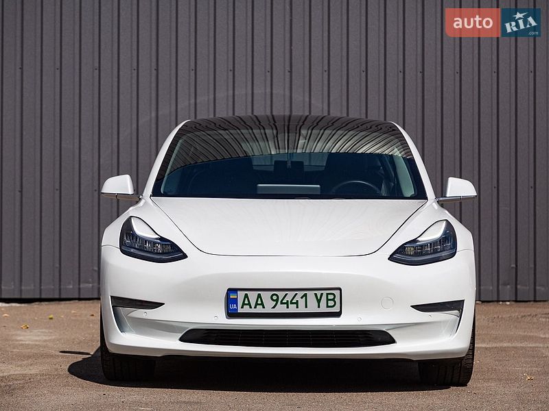 Седан Tesla Model 3 2019 в Києві