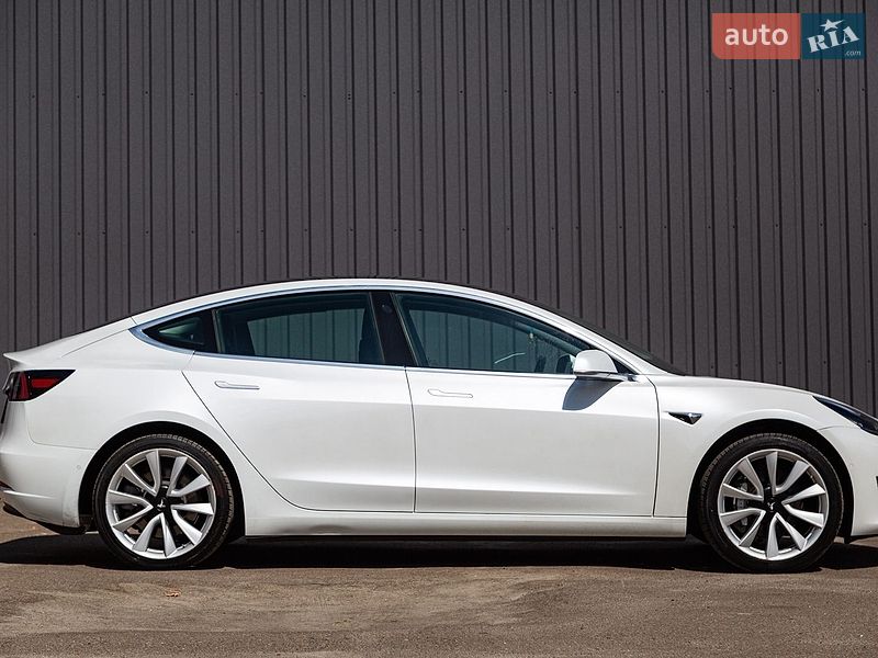 Седан Tesla Model 3 2019 в Києві
