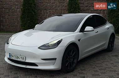 Tesla Model 3  2021