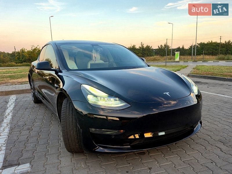 Tesla Model 3 2021