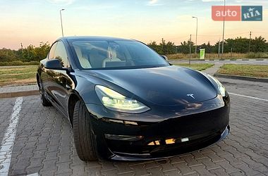 Tesla Model 3  2021