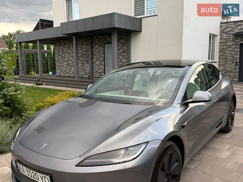 Tesla Model 3 2024
