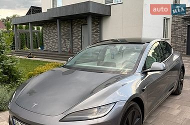 Tesla Model 3 2024