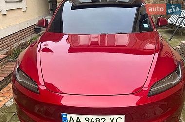 Tesla Model 3  2024