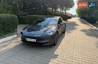 Tesla Model 3  2025