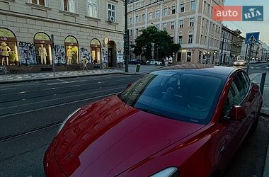 Tesla Model 3  2018