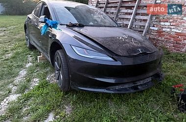 Tesla Model 3  2024