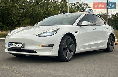 Tesla Model 3  2022