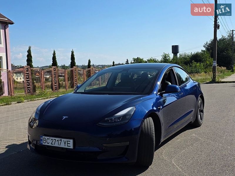 Седан Tesla Model 3 2021 в Львове