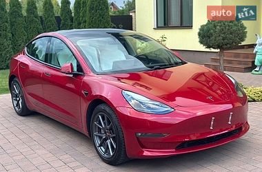 Tesla Model 3  2021