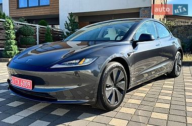 Седан Tesla Model 3 2025 в Стрию