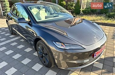 Седан Tesla Model 3 2025 в Стрию