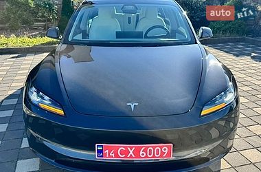 Седан Tesla Model 3 2025 в Стрию