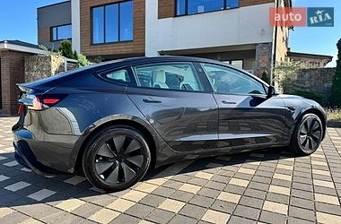 Седан Tesla Model 3 2025 в Стрию