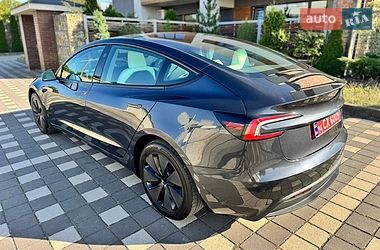 Седан Tesla Model 3 2025 в Стрию