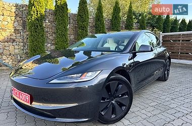 Седан Tesla Model 3 2025 в Стрию
