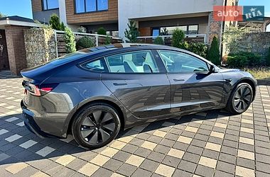 Седан Tesla Model 3 2025 в Стрию