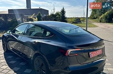 Седан Tesla Model 3 2025 в Стрию