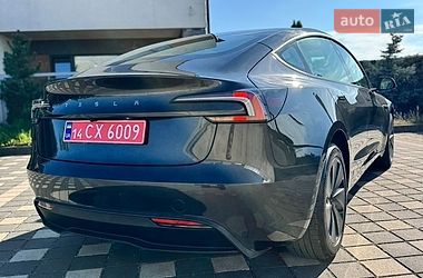 Седан Tesla Model 3 2025 в Стрию