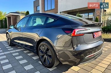 Седан Tesla Model 3 2025 в Стрию