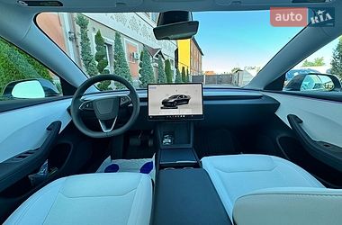 Седан Tesla Model 3 2025 в Стрию