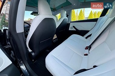 Седан Tesla Model 3 2025 в Стрию
