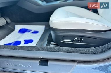 Седан Tesla Model 3 2025 в Стрию