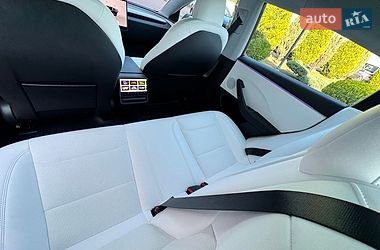 Седан Tesla Model 3 2025 в Стрию