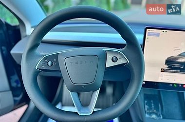 Седан Tesla Model 3 2025 в Стрию