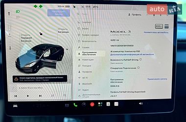 Седан Tesla Model 3 2025 в Стрию