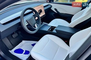 Седан Tesla Model 3 2025 в Стрию