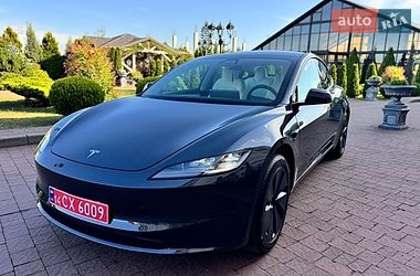 Седан Tesla Model 3 2025 в Стрию