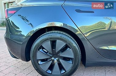 Седан Tesla Model 3 2025 в Стрию