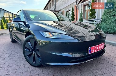 Седан Tesla Model 3 2025 в Стрию