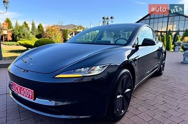 Седан Tesla Model 3 2025 в Стрию