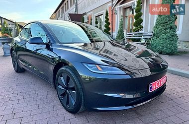 Седан Tesla Model 3 2025 в Стрию
