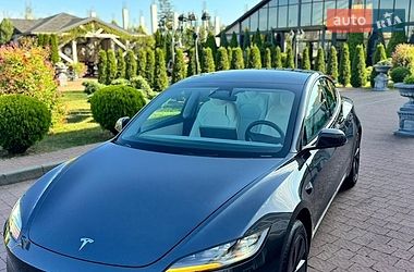 Седан Tesla Model 3 2025 в Стрию