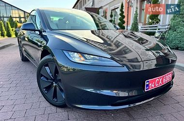 Седан Tesla Model 3 2025 в Стрию