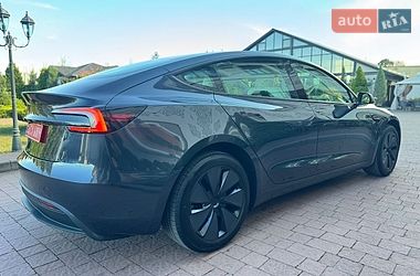 Седан Tesla Model 3 2025 в Стрию